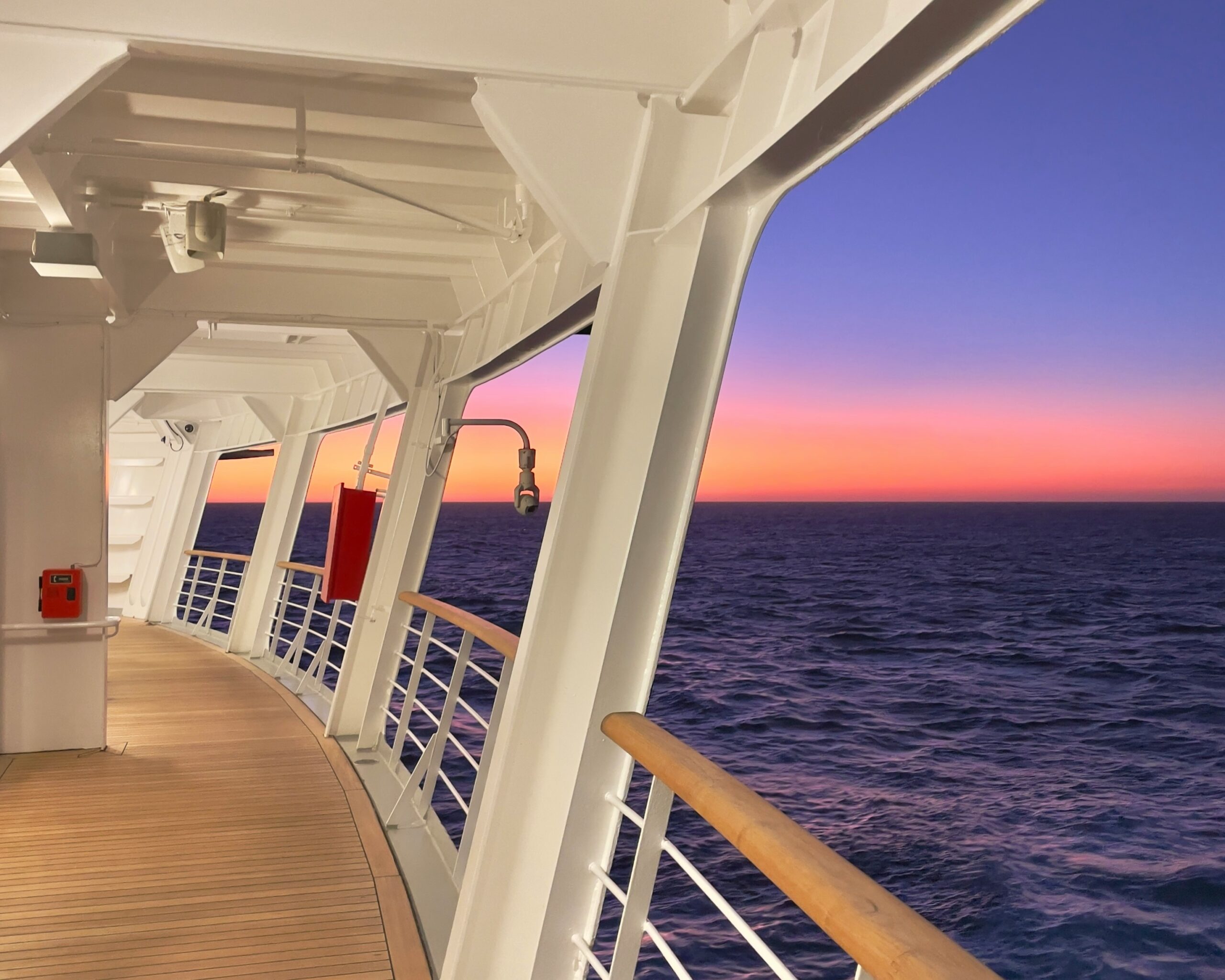 Cruise Ship Benefits Discover 4 Proven Paths to a Perfect Getaway